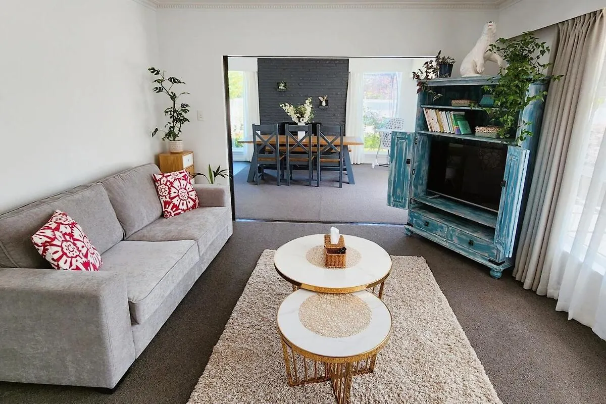 Spacious 5Bdr 2Ba 2Lr Plus Sleepout Family Home Christchurch 0*,